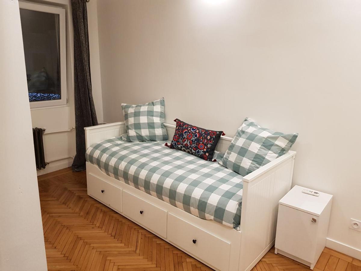 Central 2 Appartement Craiova Buitenkant foto